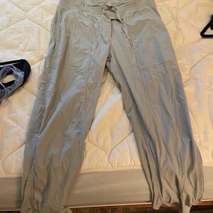 Lululemon capri joggers